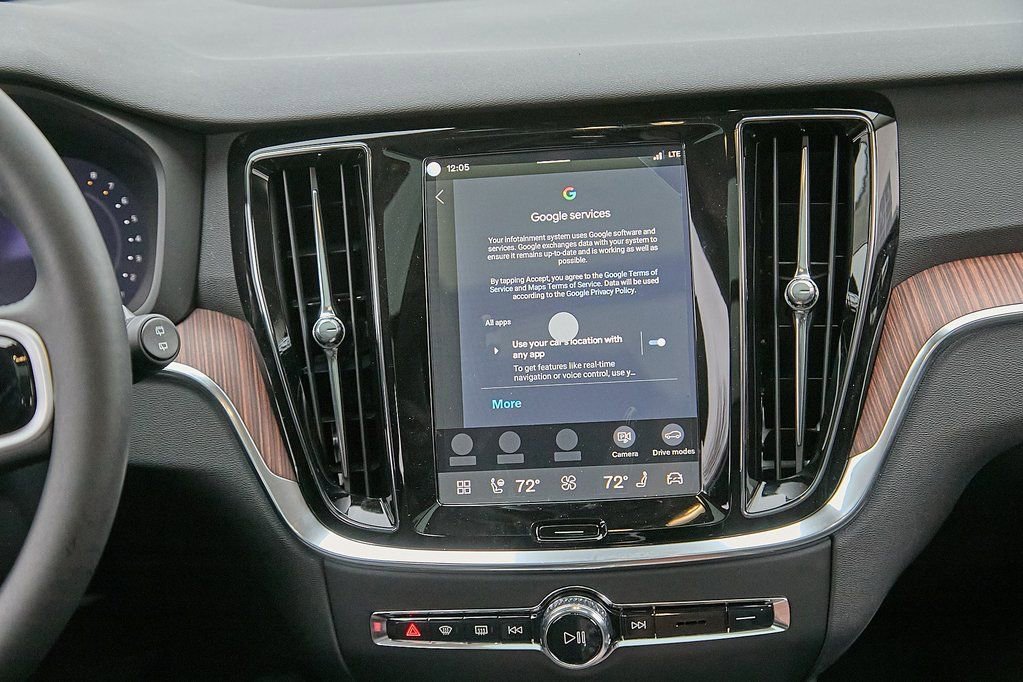 New 2026 Volvo V60 B5 Cross Country Plus w/ Climate Package image 27