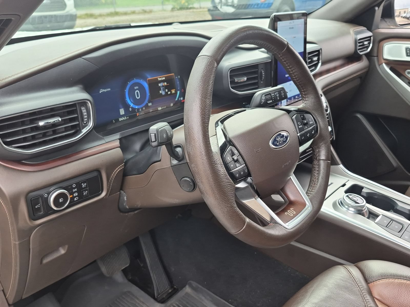 Used 2024 Ford Explorer King Ranch w/ Technology Package AWD/4WD image 11