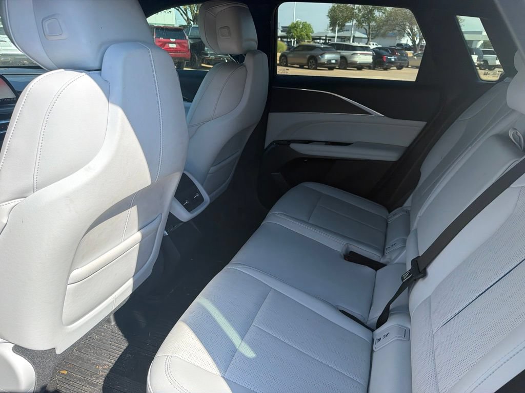 Used 2024 Cadillac Lyriq Luxury AWD/4WD image 7