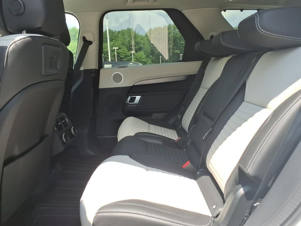 New 2026 Land Rover Discovery Limited Edition AWD/4WD image 15