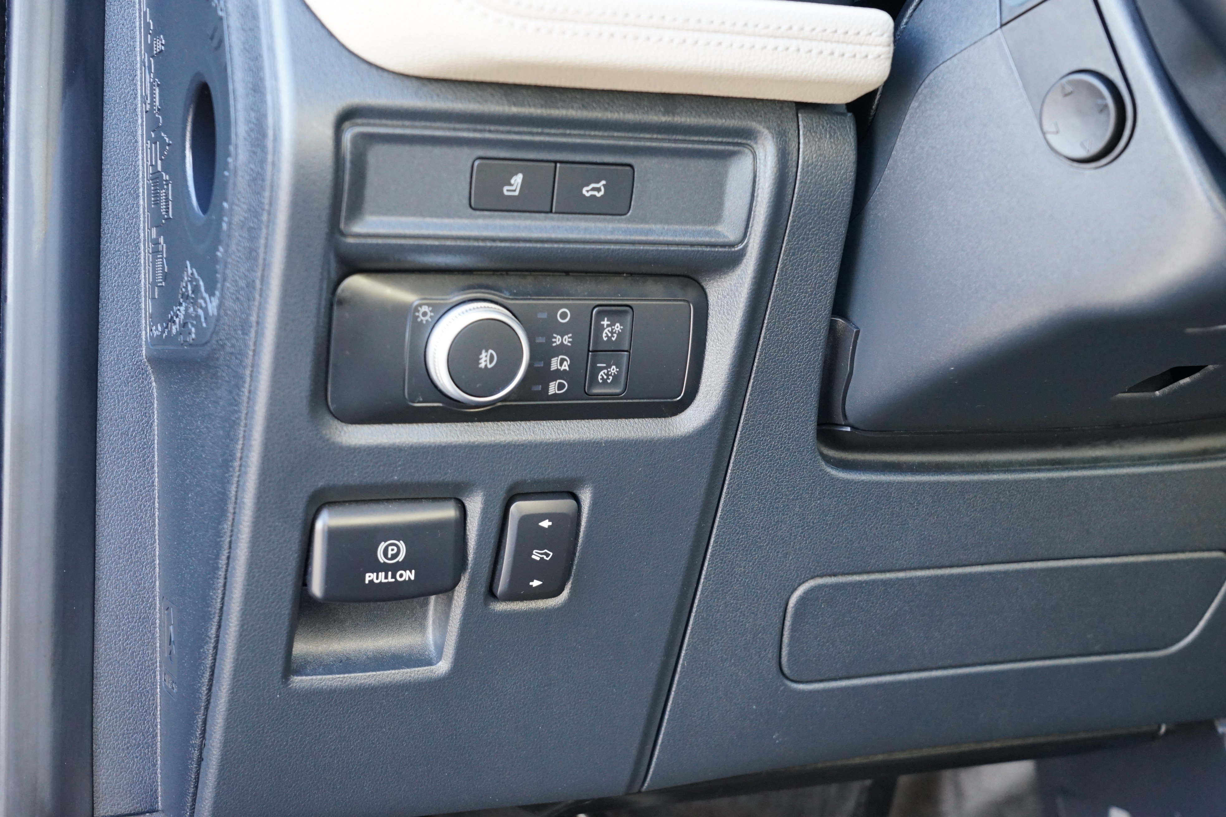 Used 2022 Ford Expedition Limited image 19