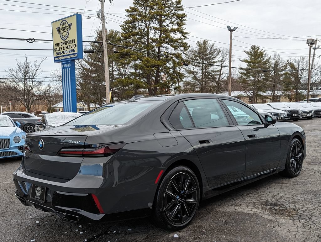 Used 2023 BMW 760i xDrive AWD/4WD image 7