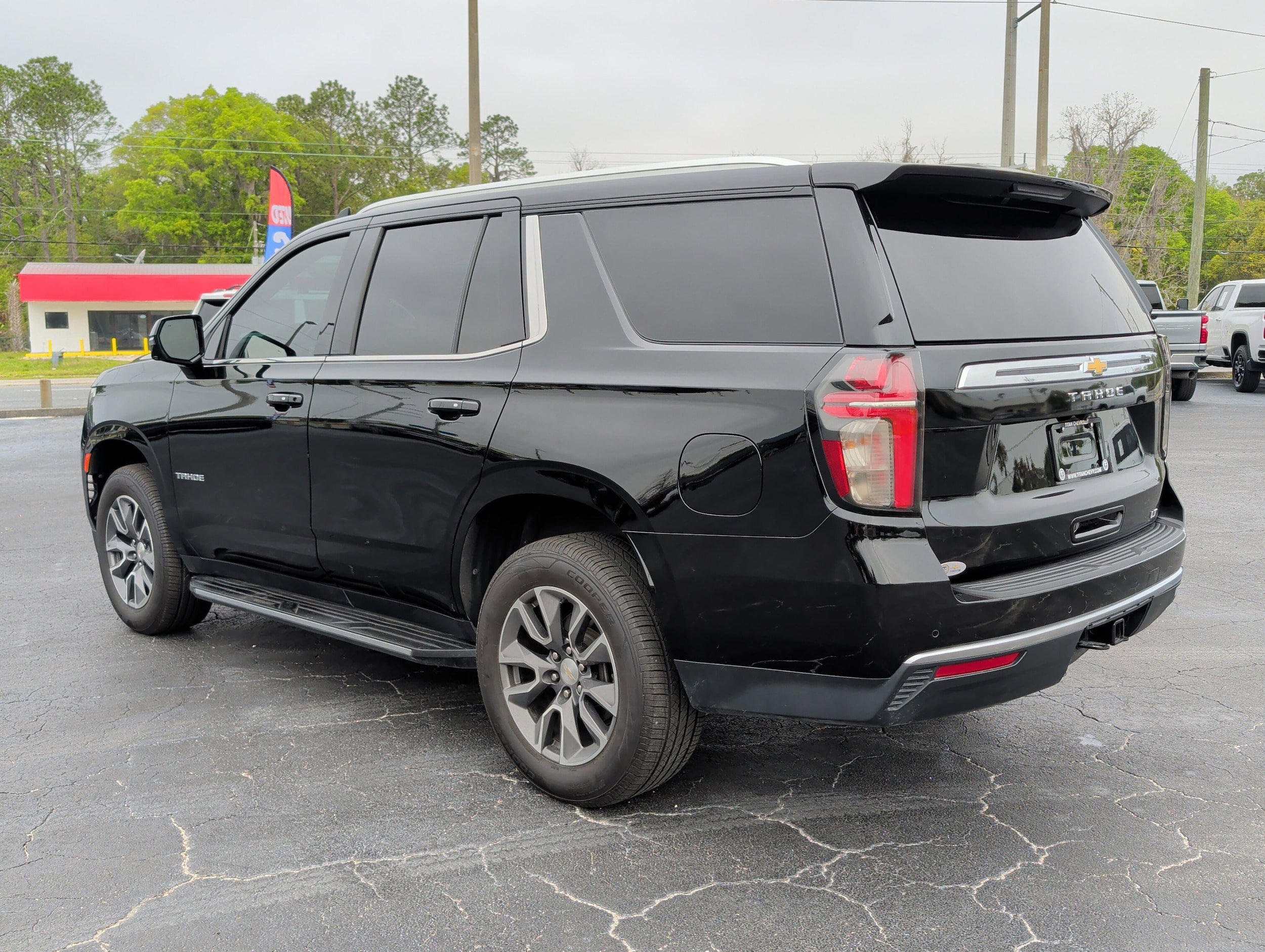 Used 2022 Chevrolet Tahoe LT w/ Luxury Package RWD image 6