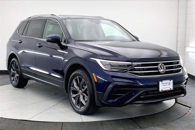 Used 2023 Volkswagen Tiguan SE w/ Panoramic Sunroof Package image 1