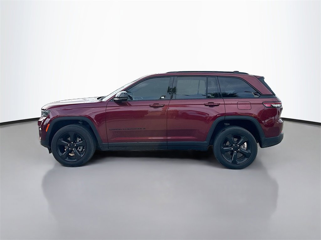 Used 2023 Jeep Grand Cherokee Altitude image 4