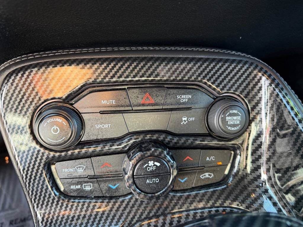 Used 2018 Dodge Challenger SXT RWD image 28