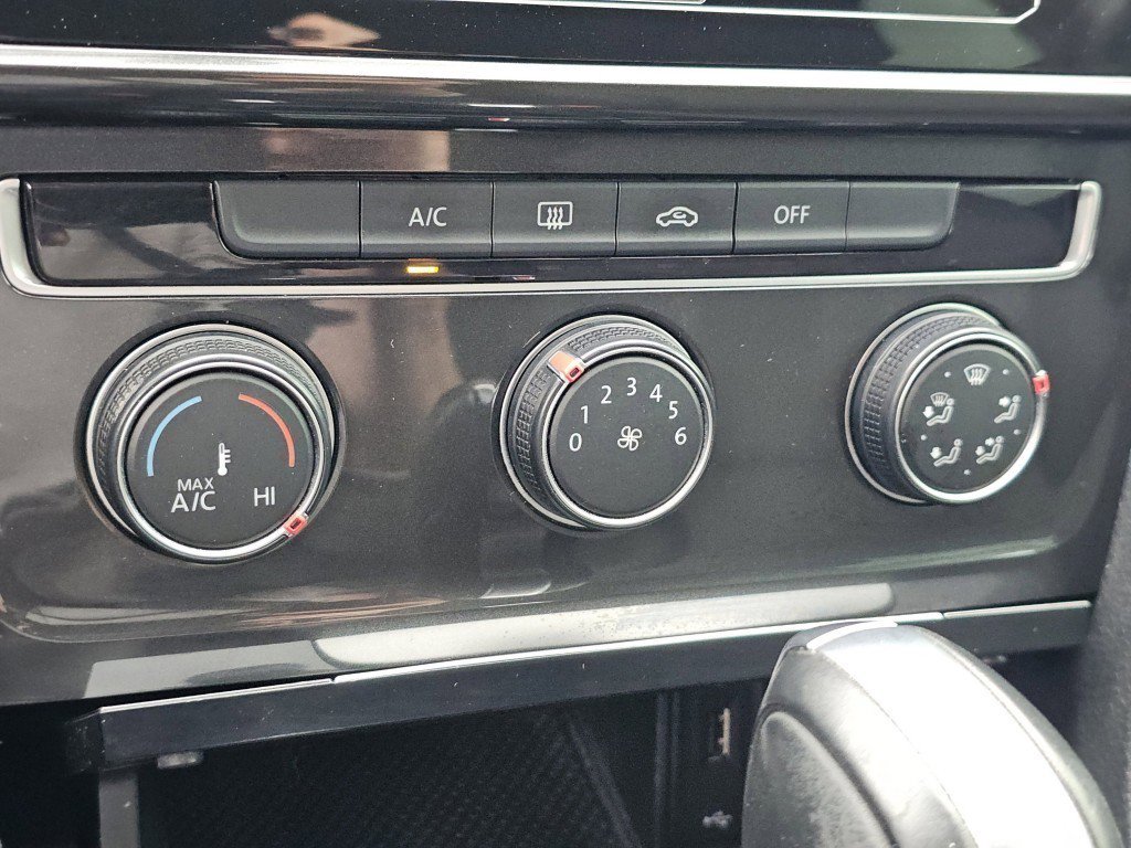 Used 2019 Volkswagen Golf S image 11