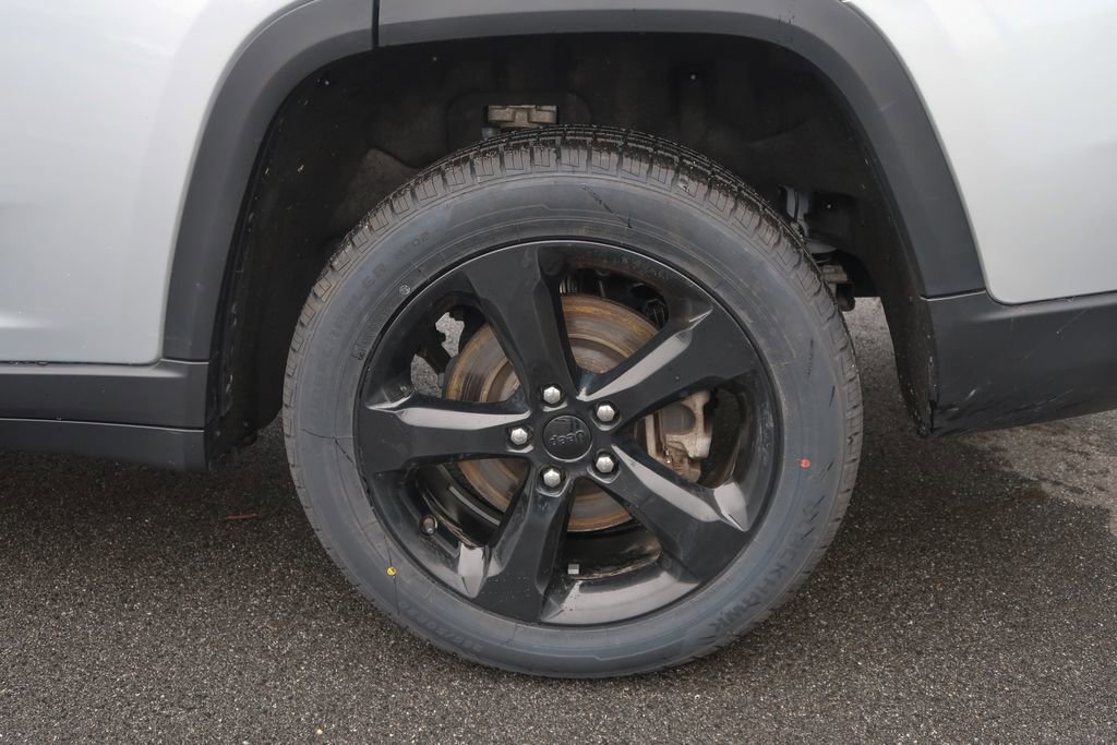 Used 2023 Jeep Grand Cherokee L Laredo RWD image 14