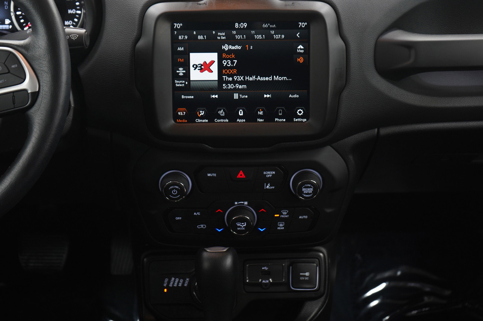 Used 2023 Jeep Renegade Trailhawk w/ Trailhawk Elite Group AWD/4WD image 16