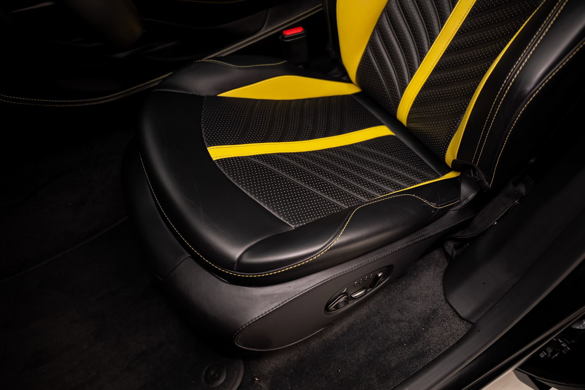 Used 2023 Aston Martin DBX 707 image 63