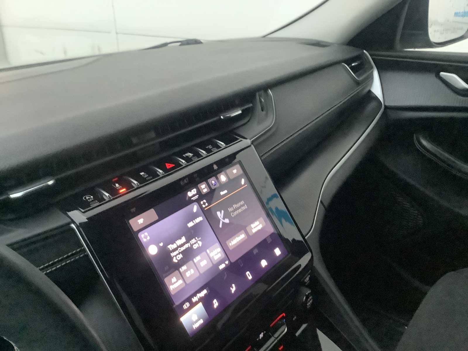 Used 2023 Jeep Grand Cherokee L Laredo image 17