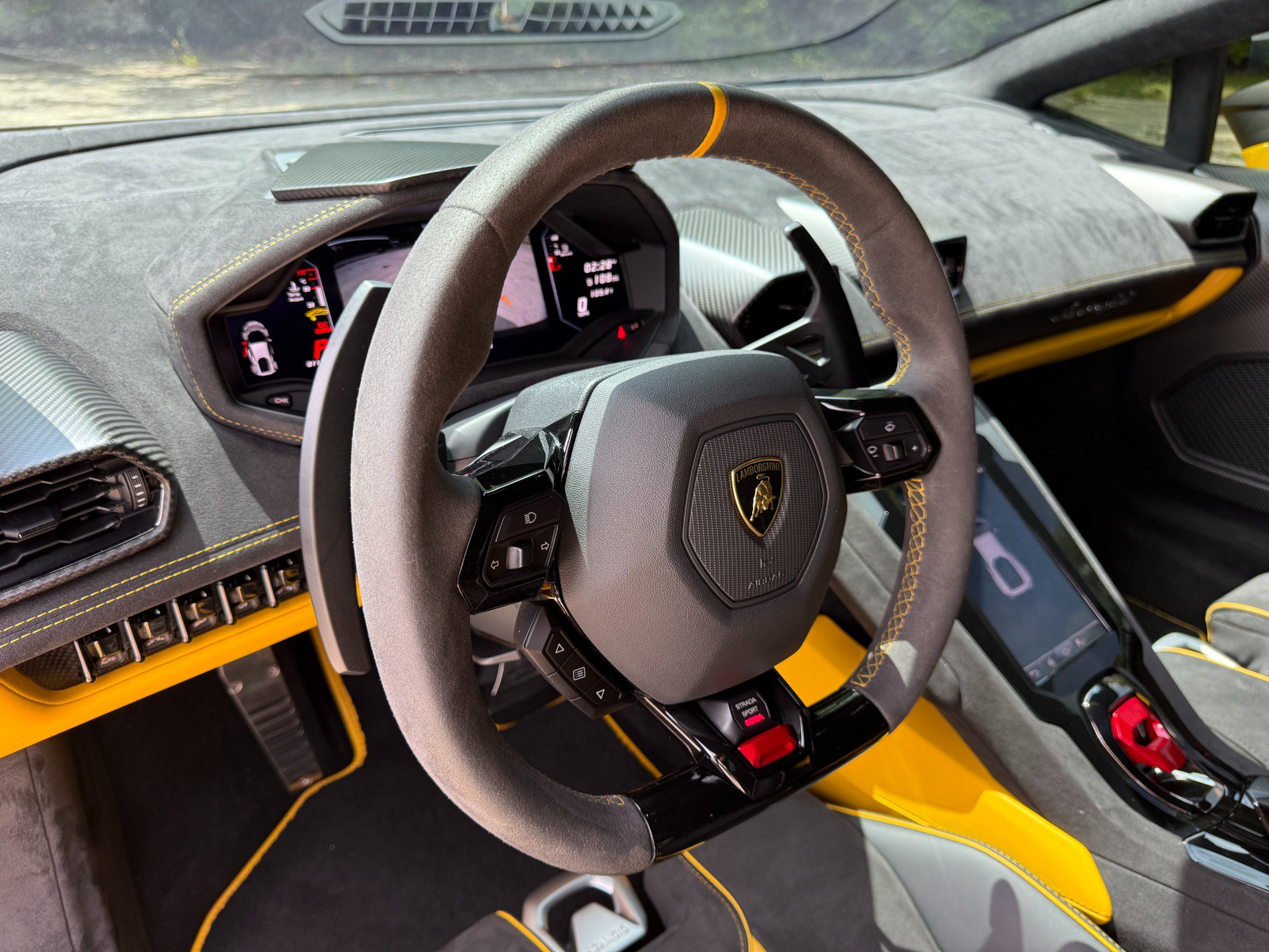Used 2024 Lamborghini Huracan Tecnica RWD image 11