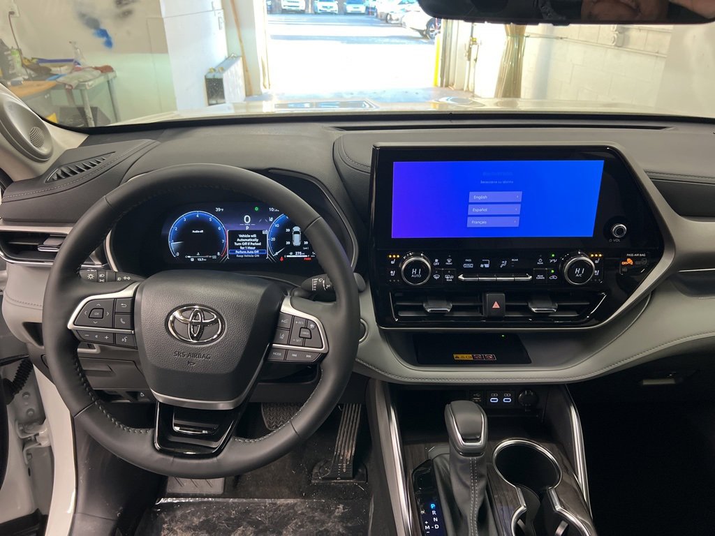 New 2026 Toyota Highlander Limited image 4