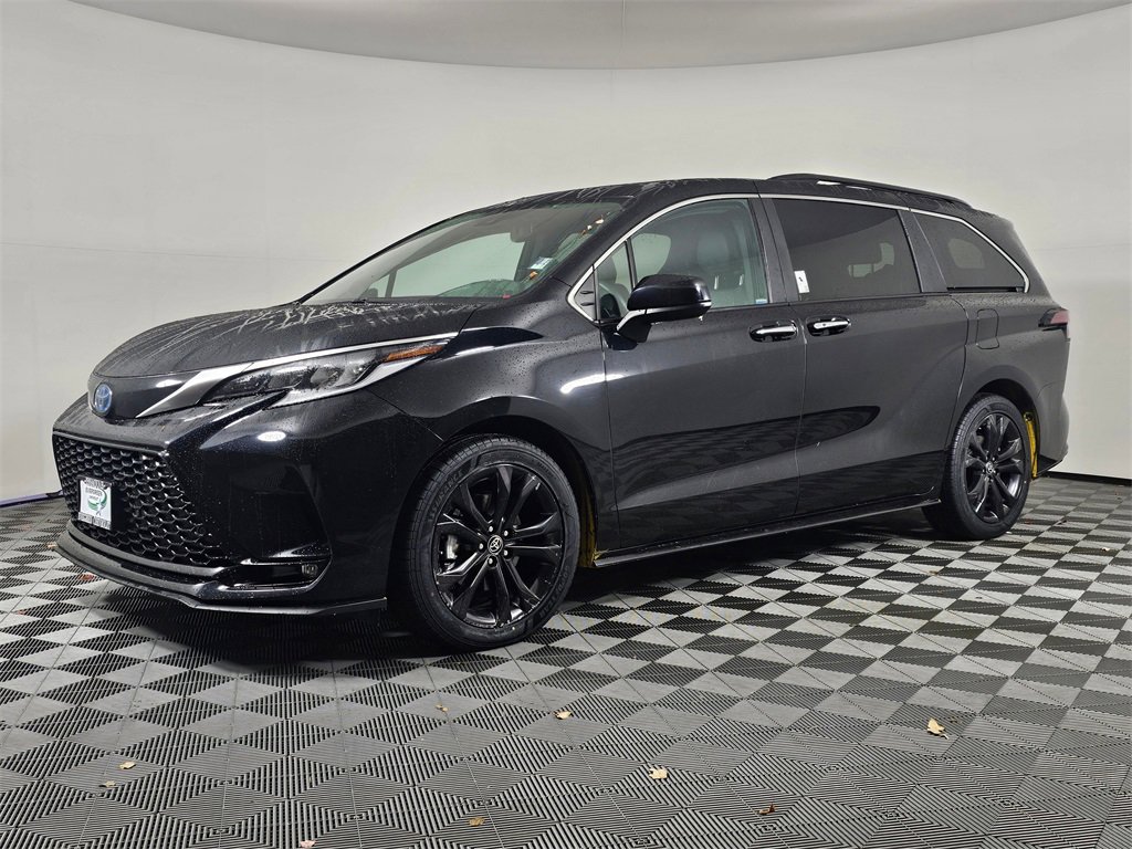 Used 2023 Toyota Sienna XSE image 3