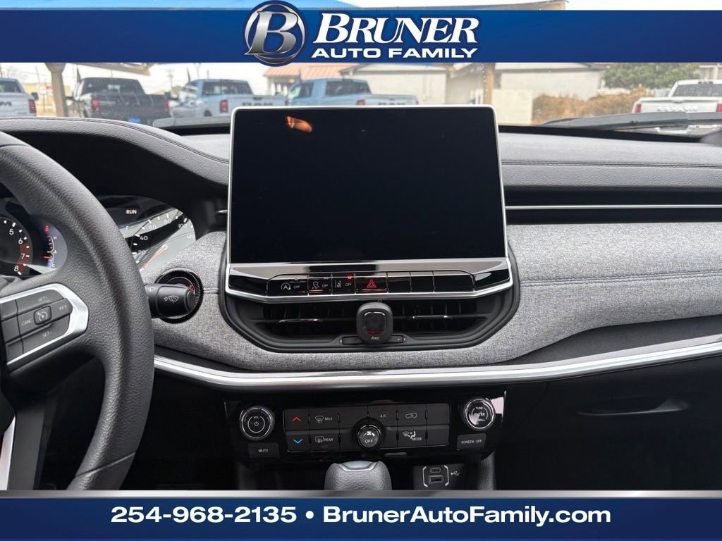 Used 2024 Jeep Compass Sport image 22