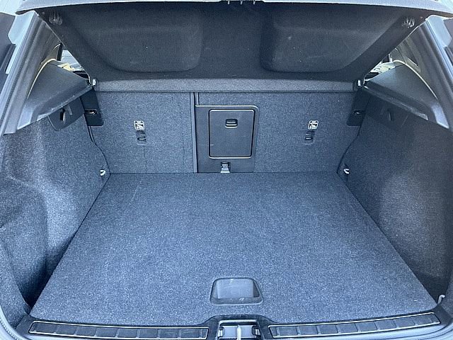 Certified 2025 Volvo XC40 B5 Core image 19