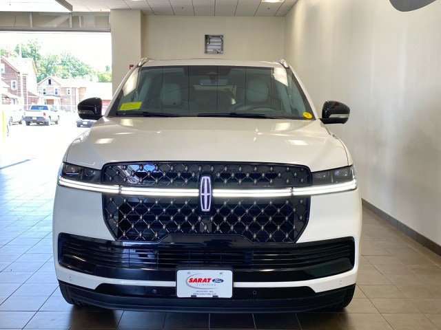 New 2026 Lincoln Navigator L Black Label AWD/4WD image 3