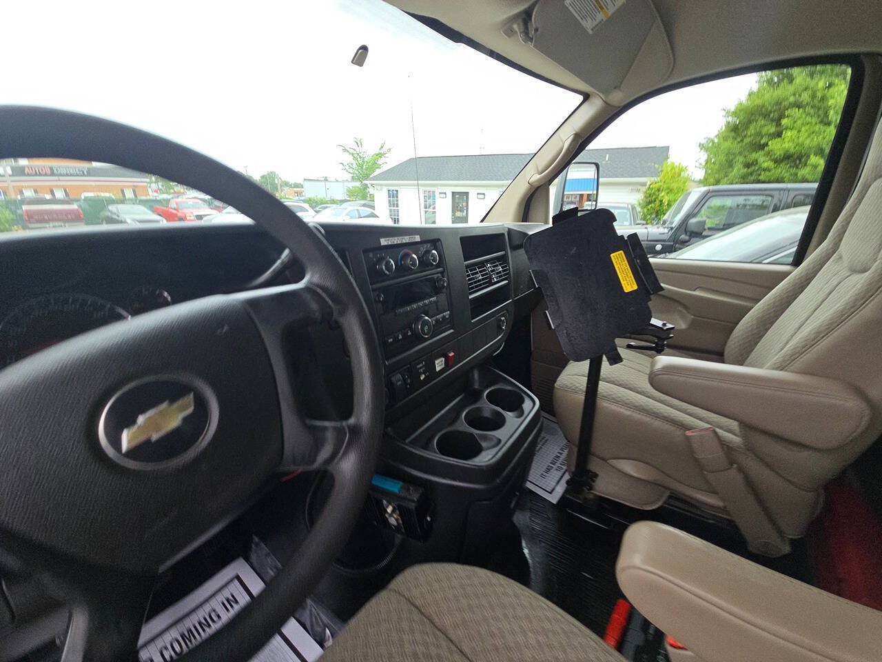 Used 2009 Chevrolet Express 3500 RWD image 45