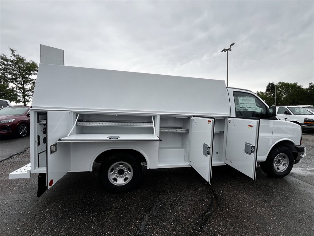 New 2025 GMC Savana 3500 1WT w/ Power Convenience Package image 3