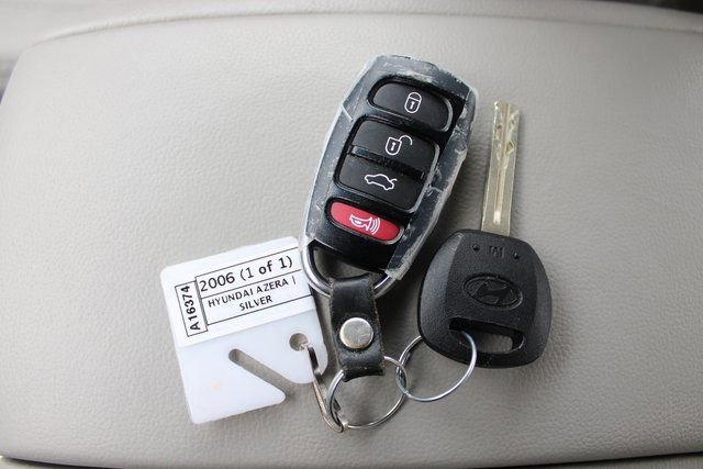 Used 2006 Hyundai Azera Limited image 29