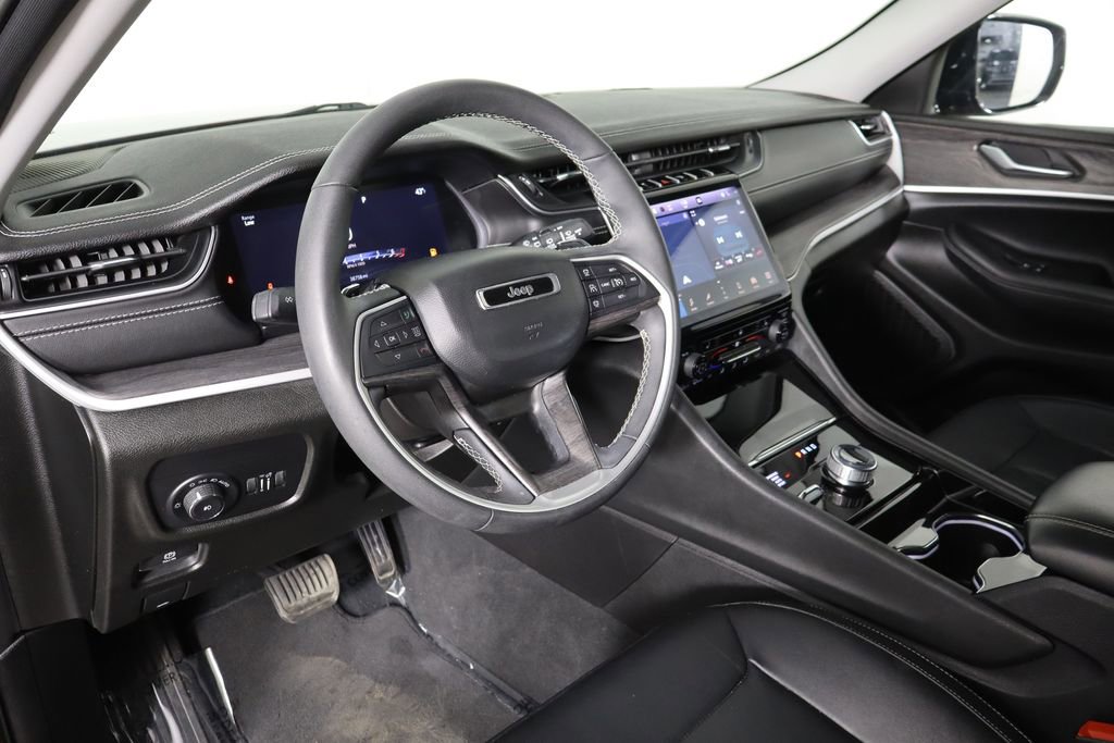 Used 2023 Jeep Grand Cherokee Limited w/ Black Appearance Package image 27