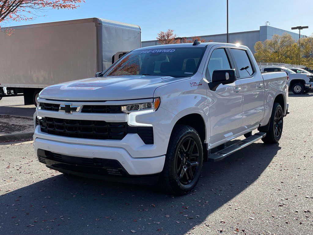 Used 2025 Chevrolet Silverado 1500 RST AWD/4WD image 3