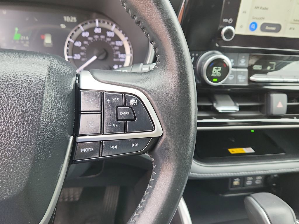Used 2024 Toyota Highlander XLE image 22