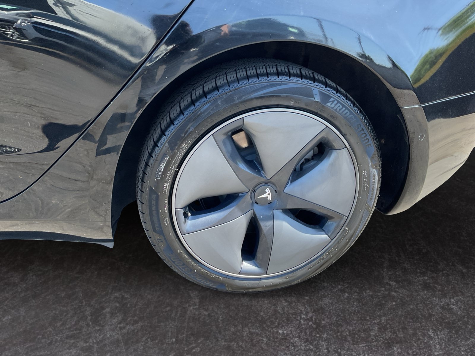 Used 2020 Tesla Model 3 Standard Range RWD image 9