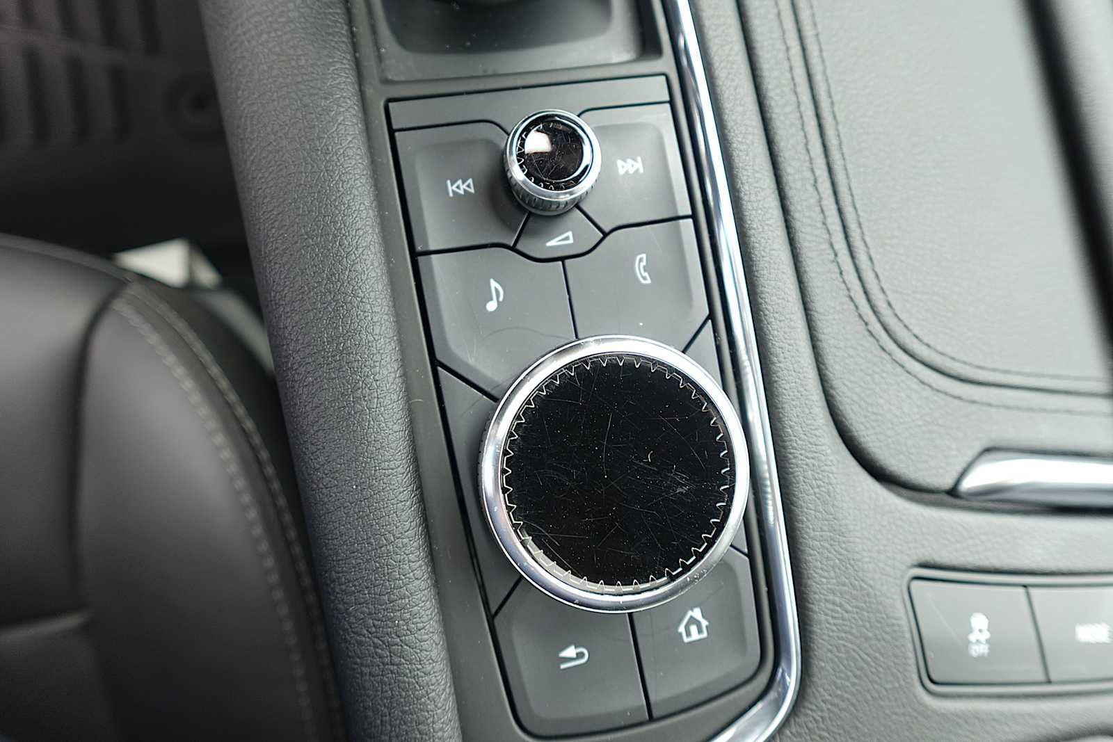 Used 2022 Cadillac XT5 Premium Luxury w/ Technology Package AWD/4WD image 25