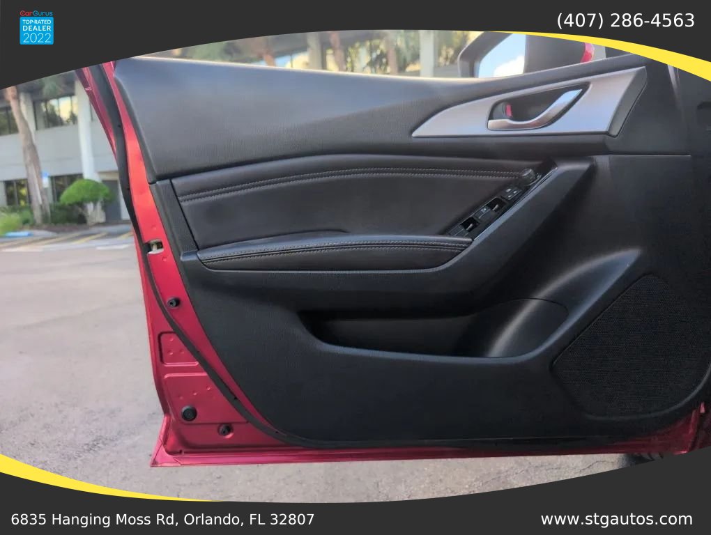 Used 2017 MAZDA MAZDA3 Touring FWD image 11