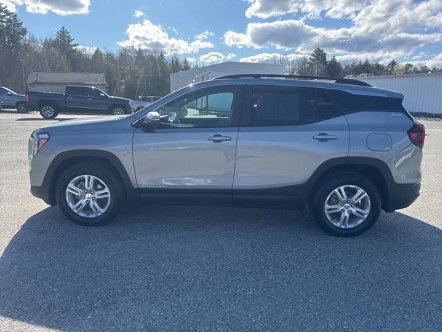 Used 2024 GMC Terrain SLE w/ Driver Convenience Package AWD/4WD image 3