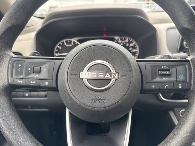 Used 2023 Nissan Rogue SV image 2
