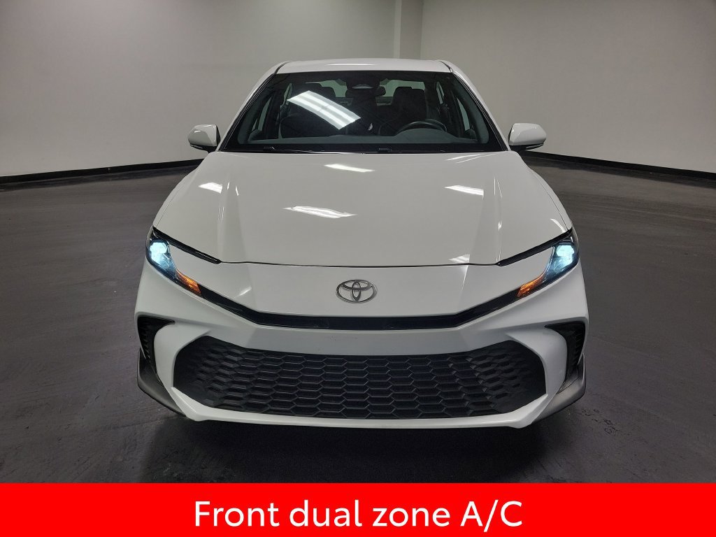 Used 2025 Toyota Camry SE FWD image 3