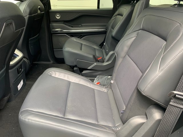 New 2026 Lincoln Navigator Reserve w/ Jet Appearance Package AWD/4WD image 17