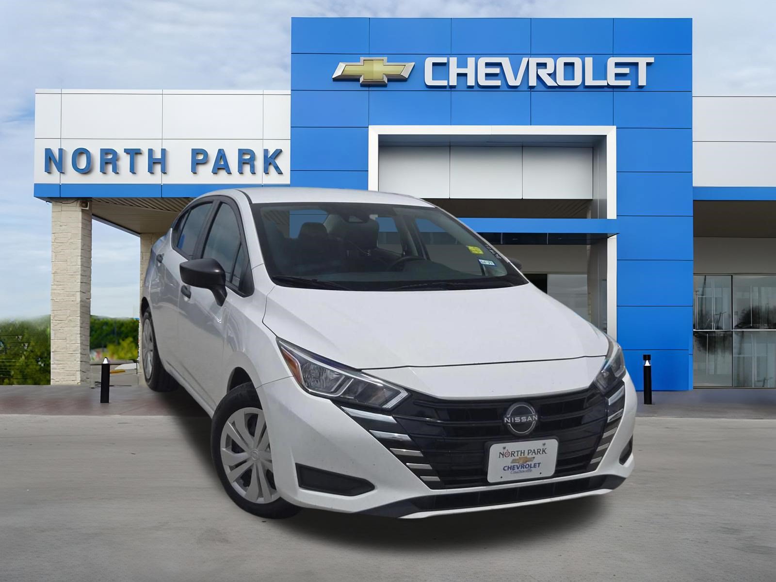 Used 2023 Nissan Versa S FWD image 1