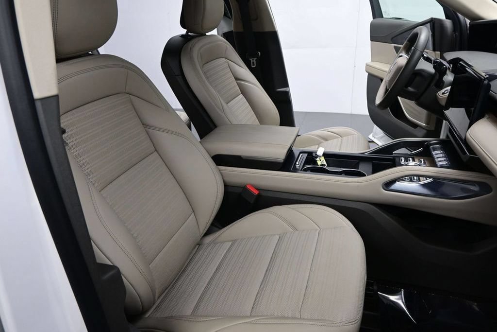 Used 2025 Lincoln Nautilus Reserve w/ Jet Appearance Package AWD/4WD image 22