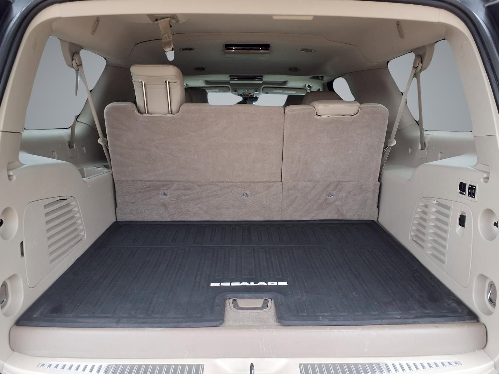 Used 2019 Cadillac Escalade ESV Premium Luxury RWD image 13