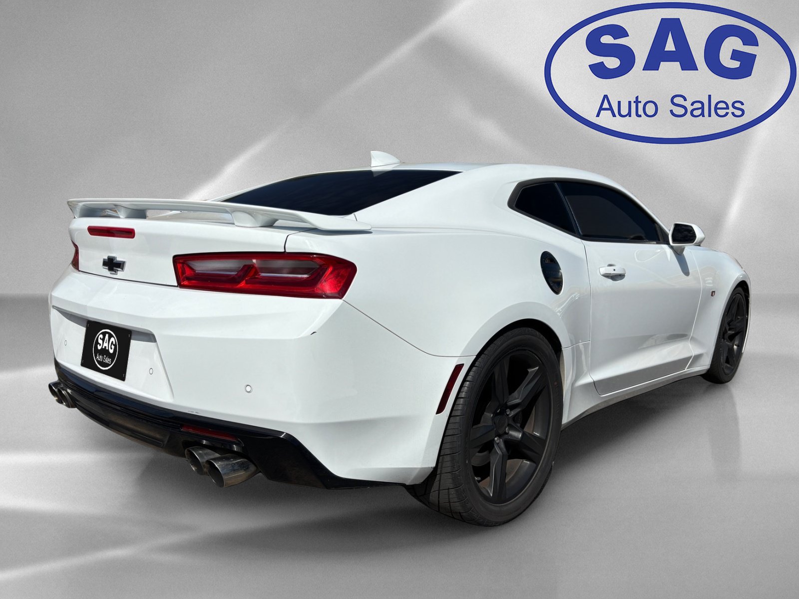 Used 2017 Chevrolet Camaro SS RWD image 3