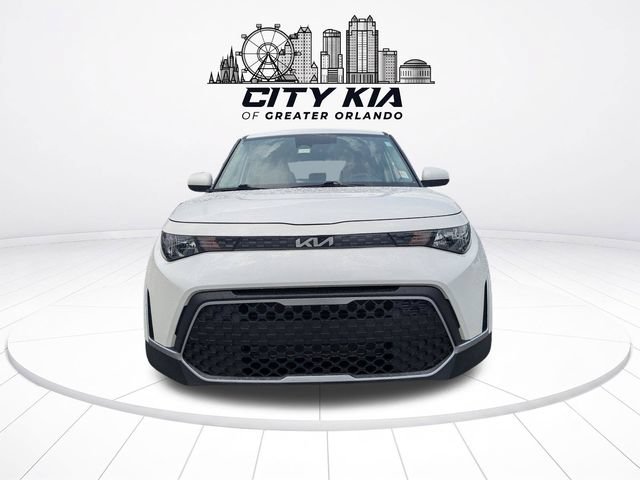 Certified 2025 Kia Soul LX w/ LX Technology Package FWD image 3