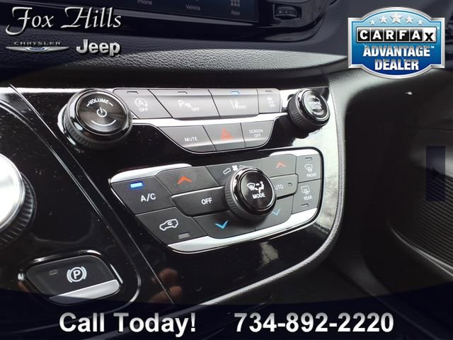 Used 2026 Chrysler Pacifica Select image 23