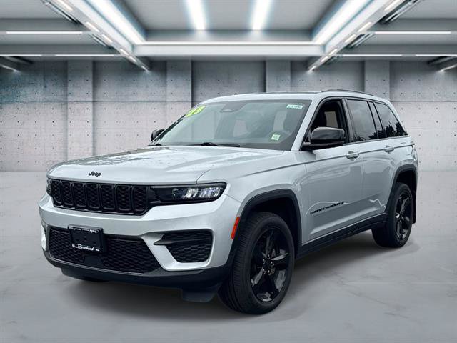 Used 2023 Jeep Grand Cherokee Altitude