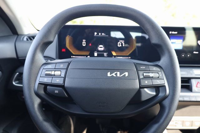 New 2025 Kia K4 FWD image 16
