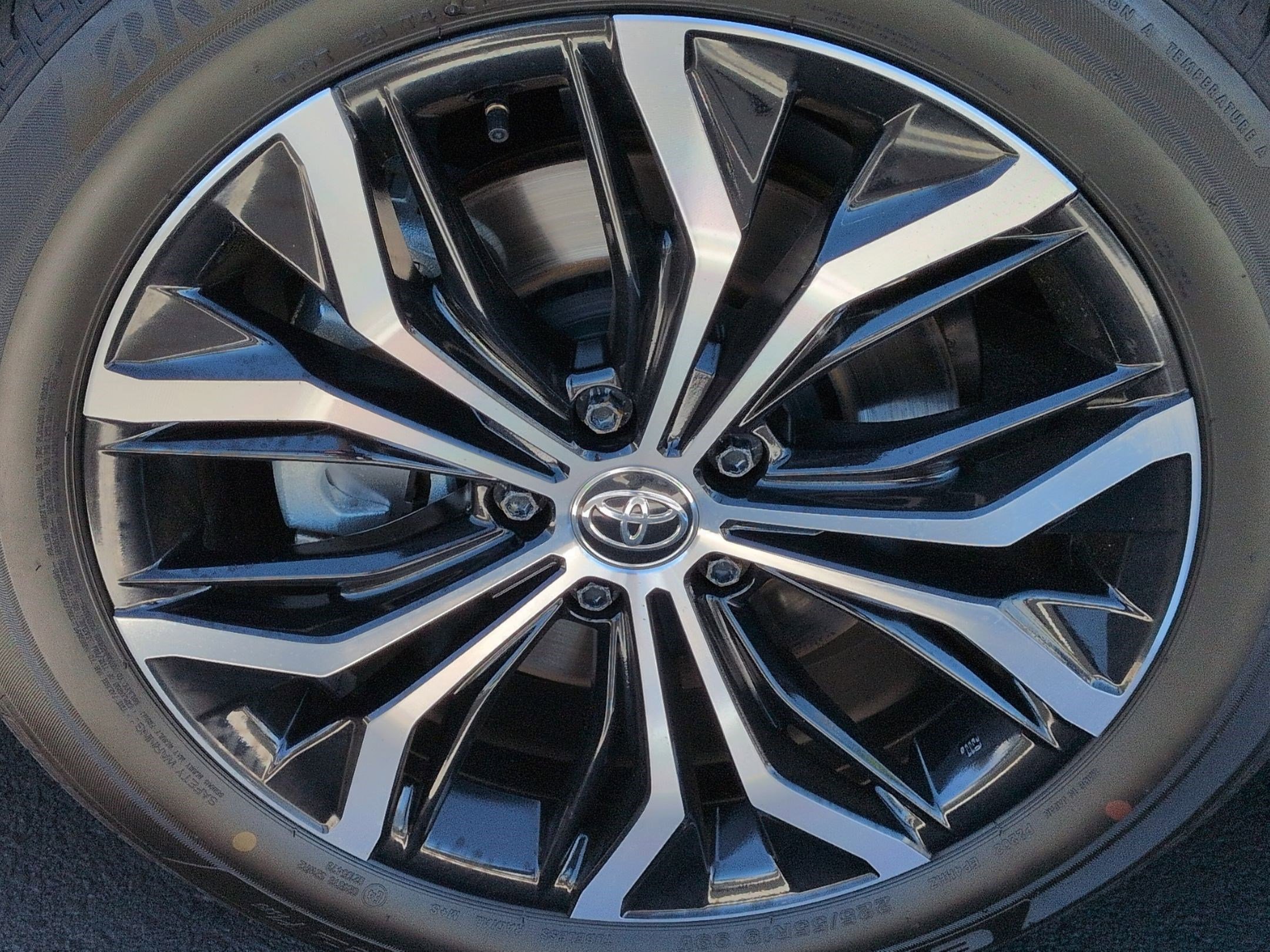 Used 2023 Toyota Crown XLE image 13