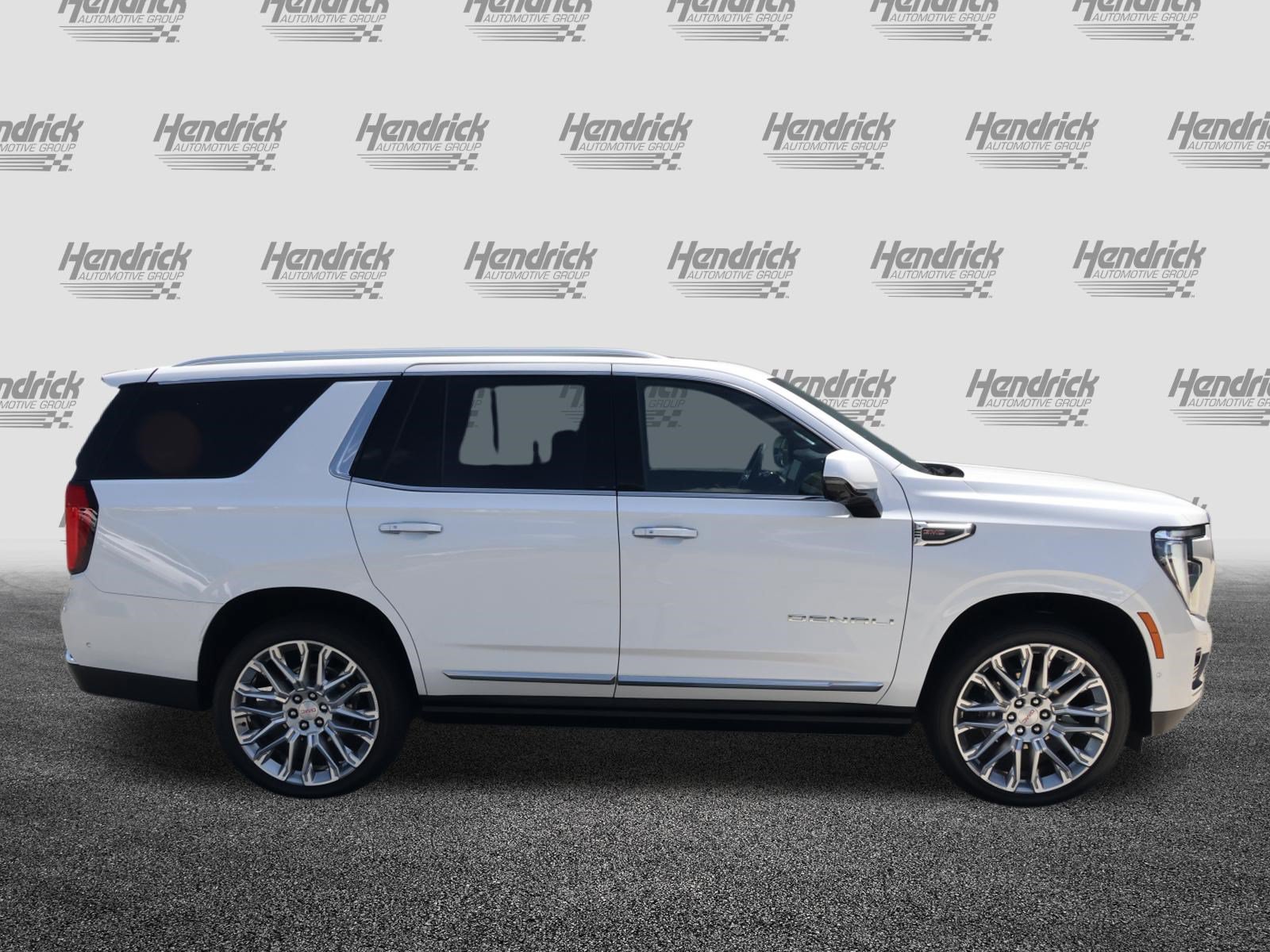 Used 2025 GMC Yukon Denali w/ Denali Reserve Package AWD/4WD image 9