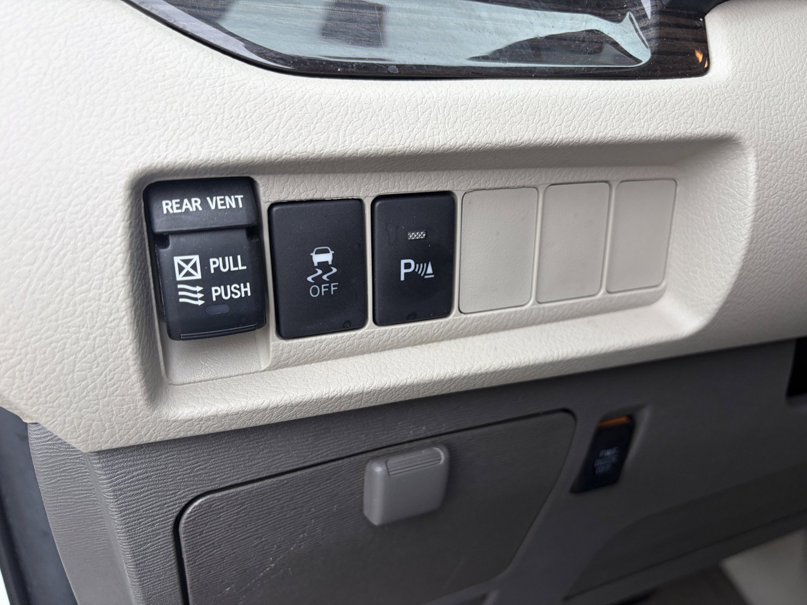 Used 2020 Toyota Sienna XLE w/ XLE Navigation Package AWD/4WD image 27
