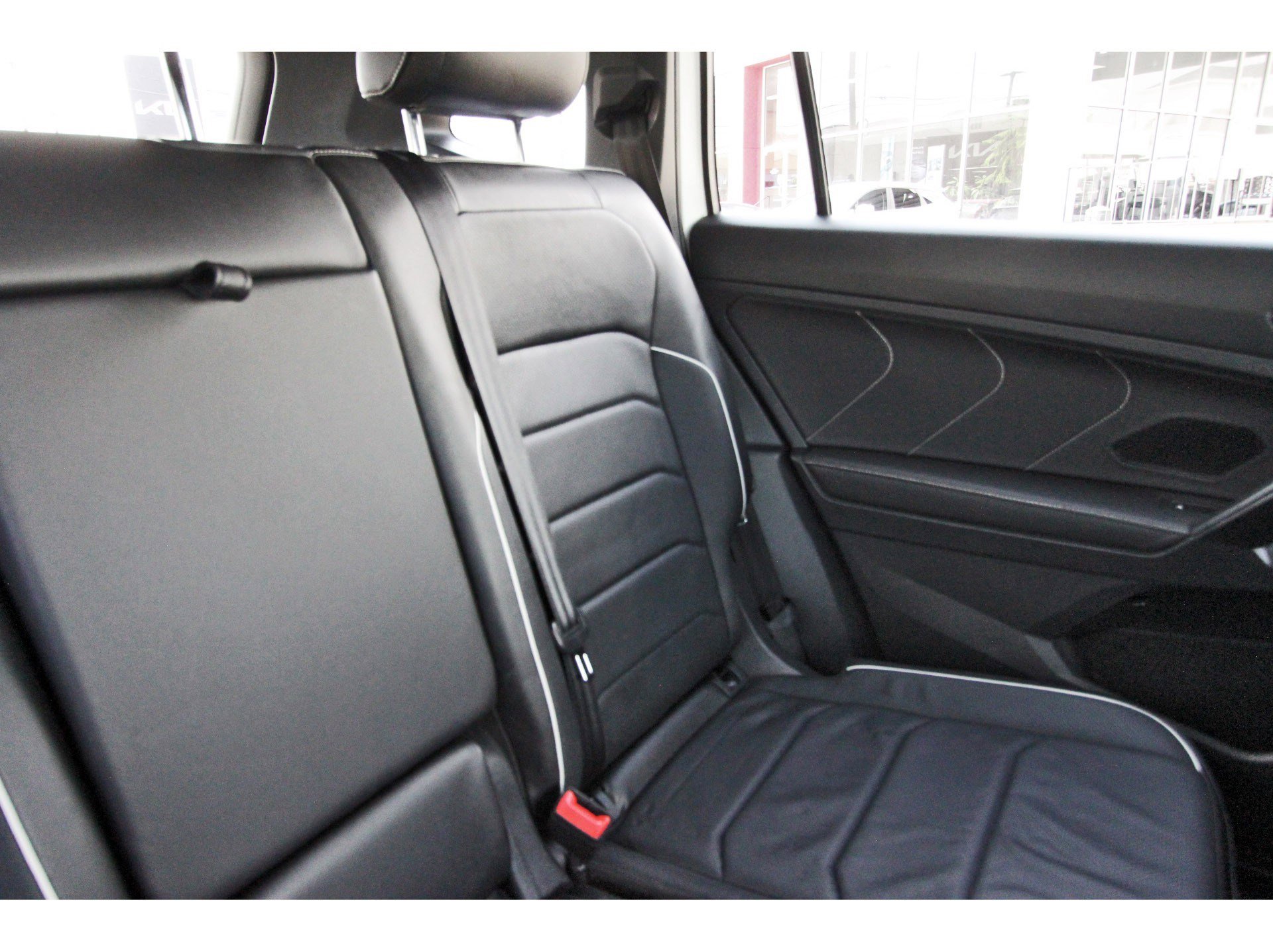 Used 2022 Volkswagen Tiguan SEL R-Line image 13