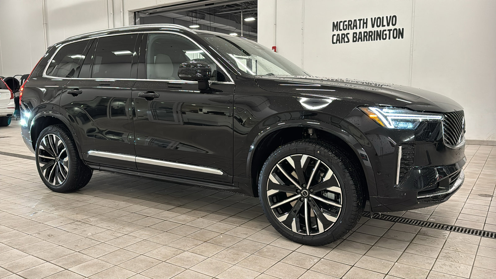 New 2026 Volvo XC90 T8 Plus w/ Protection Package Premier image 3