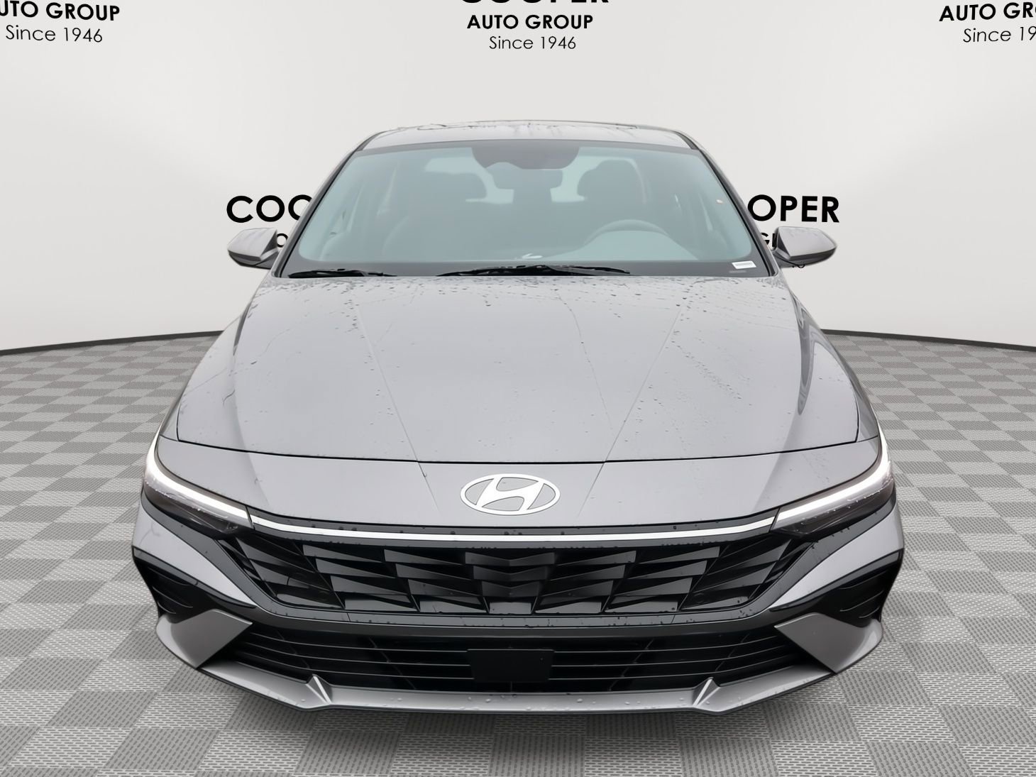 Certified 2025 Hyundai Elantra SEL image 2