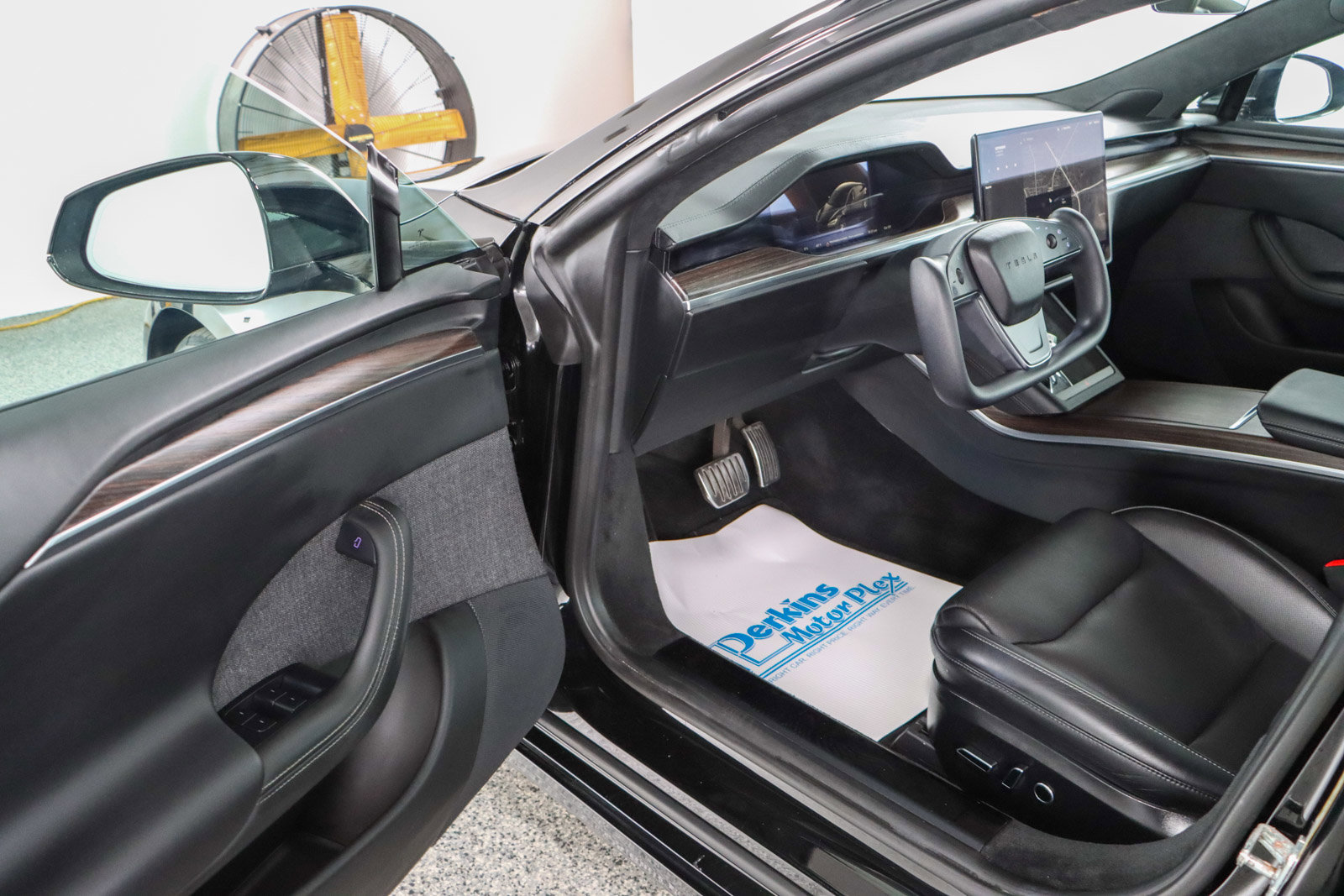 Used 2021 Tesla Model S Plaid image 3