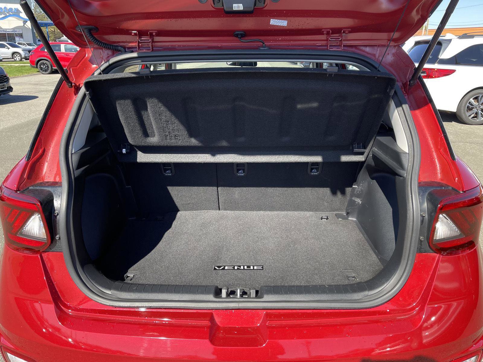 Used 2023 Hyundai Venue Limited image 16